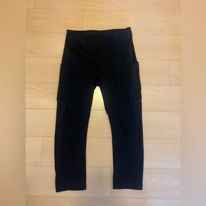 Black cropped LULULEMON leggings